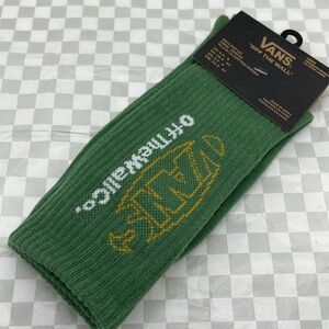 VANS®
"OFF THE WALL" 1 pair Crew Socks Size Medium NWT